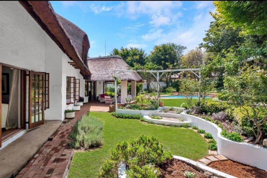 Libra Lodge Sandton Exteriör bild