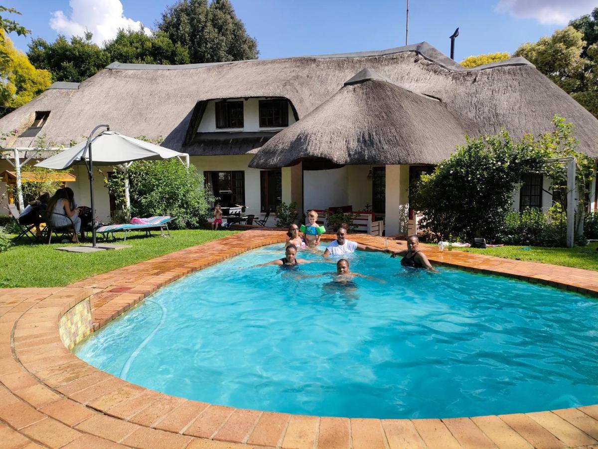 Libra Lodge Sandton Exteriör bild