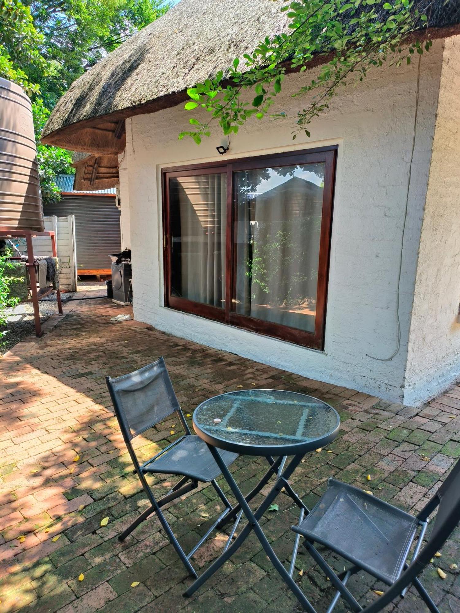 Libra Lodge Sandton Exteriör bild
